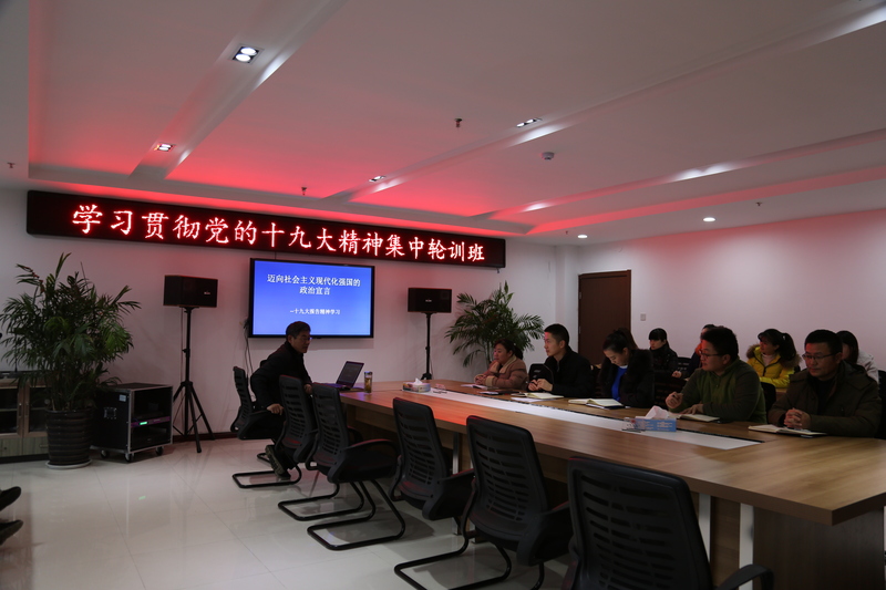 张雪杜林讲党课.jpg